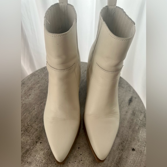 MARC FISHER WOMEN’S MARELA POINTED TOE BOOTIE - Ivory Leather - 8 - Picture 5 of 7